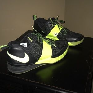 Nike Zoom Revis Shoes